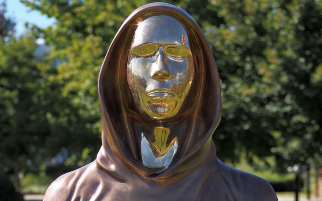 satoshi nakamoto szobor