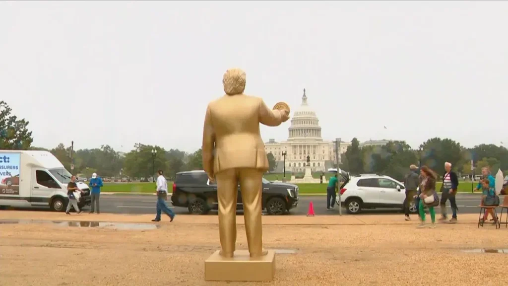 trump bitcoin szobor